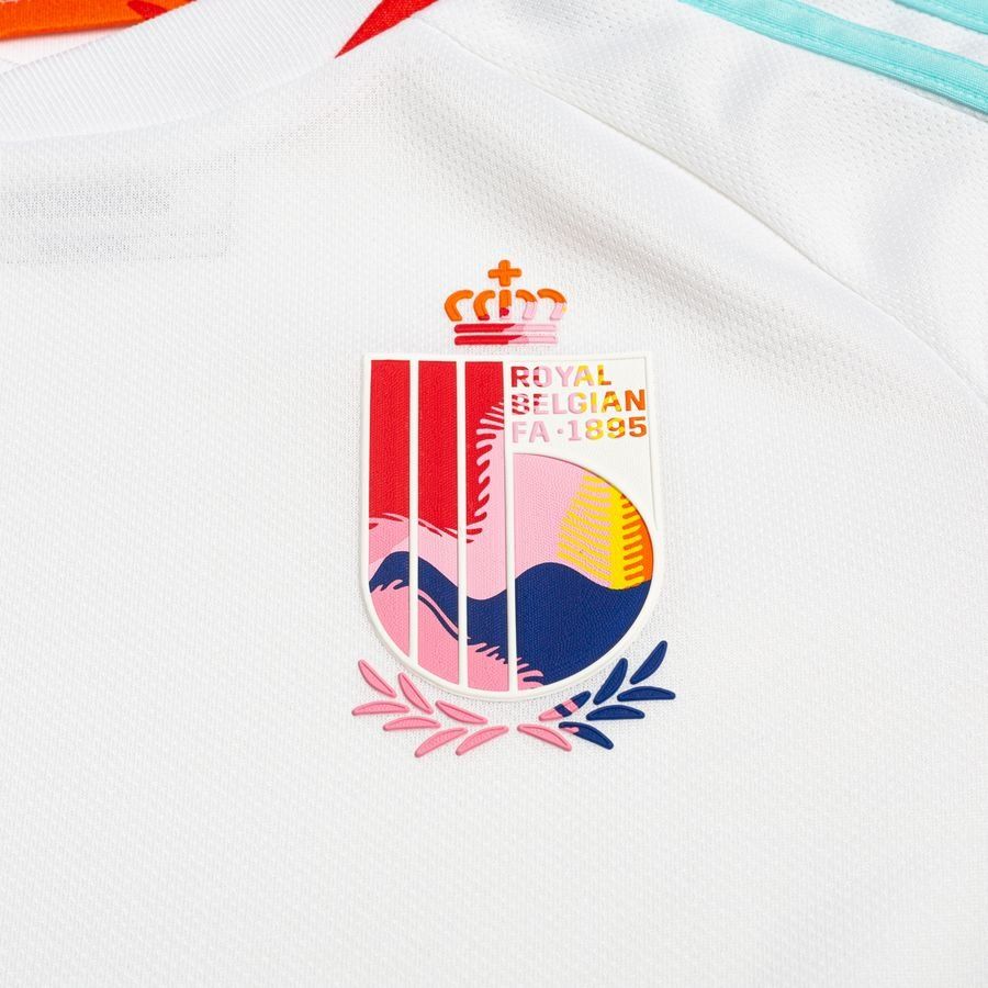 Zoom sur le blason du maillot.